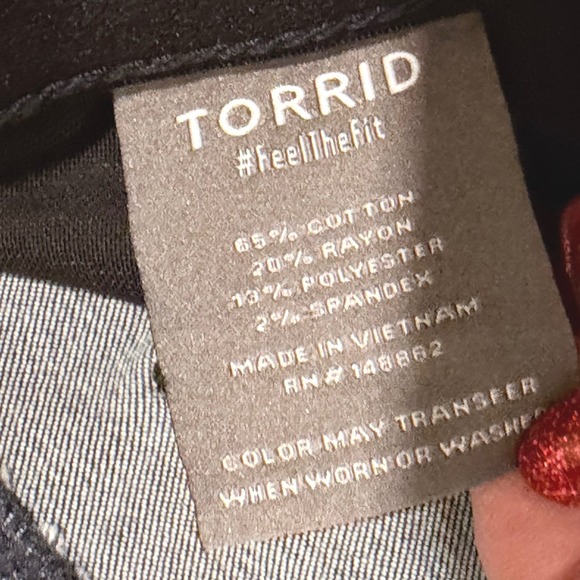 Torrid Bombshell Flare Super Soft Jeans Size 28 Short Dark Wash Denim - Picture 4 of 5